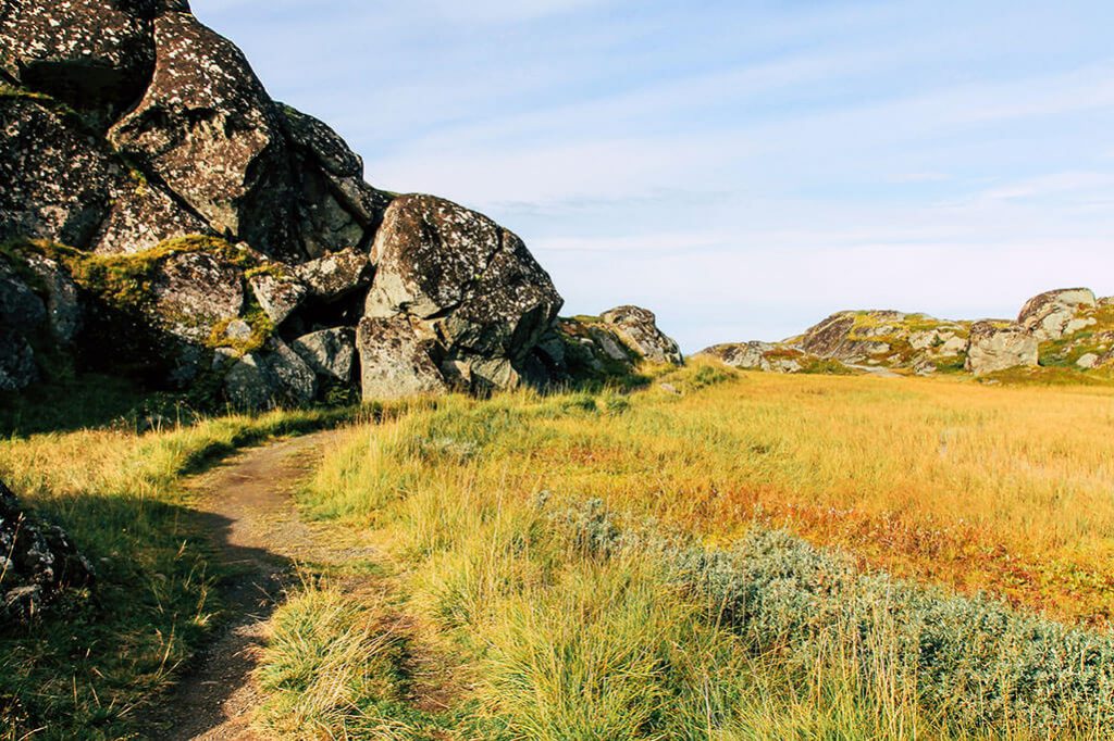 Der alte Karrenweg auf dem Weg nach Utakleiv