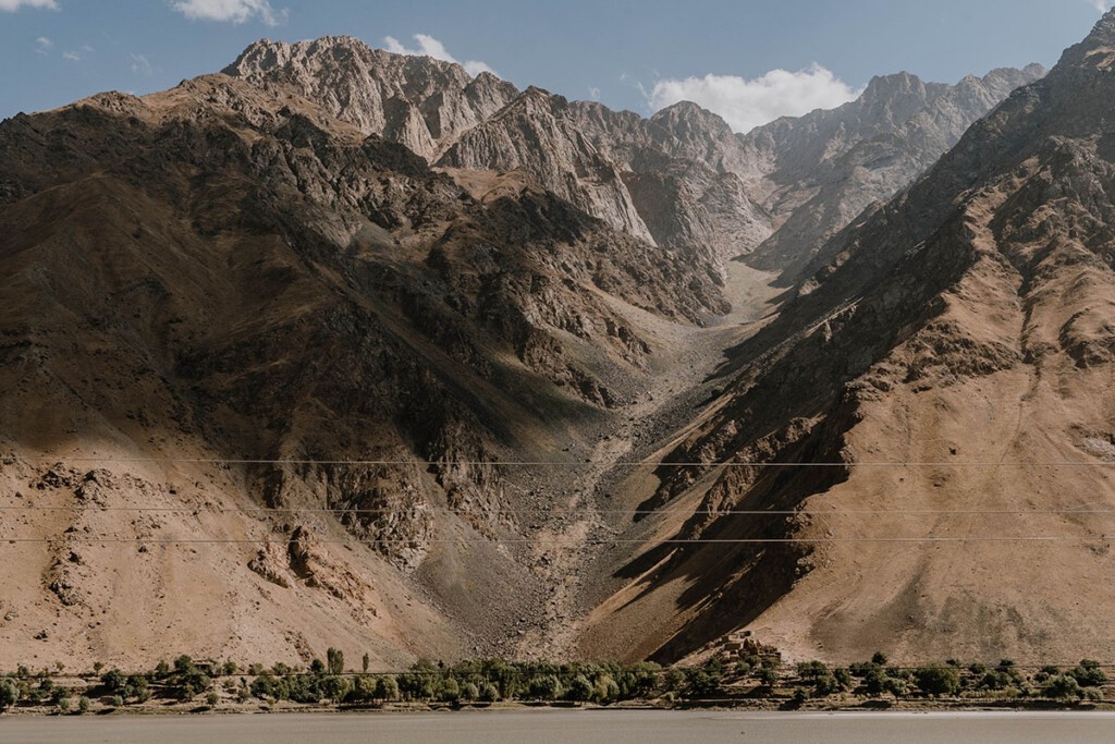 Blick vom Pamir-Highway auf die Bergwelt von Afghanistan.