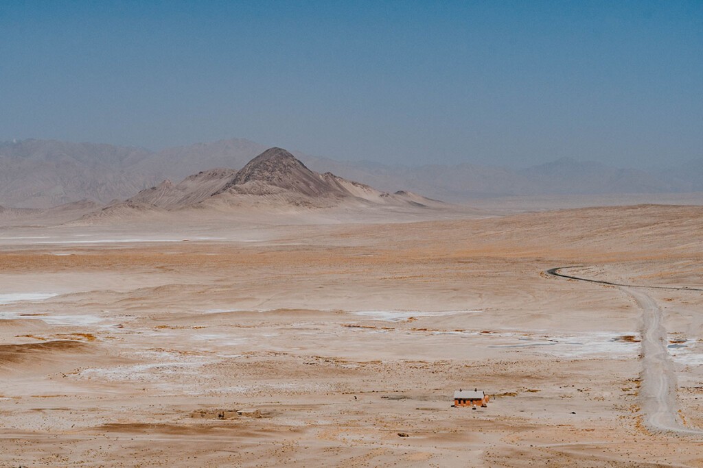 Alleinstehendes Haus in den Weiten vom Pamir-Gebirge.