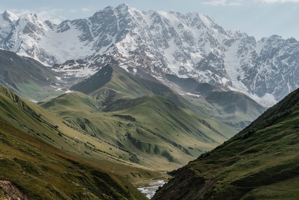 Blick auf den Schchara und das Enguri-Tal.