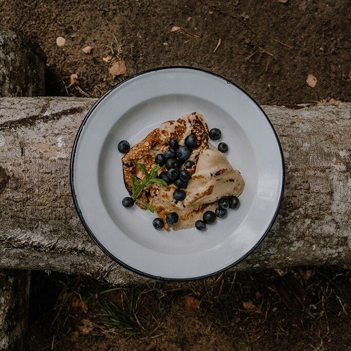 Emaille Teller mit Plins