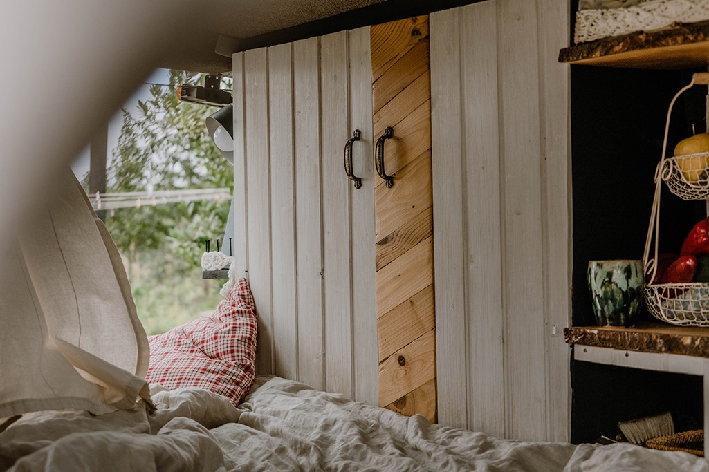 VW T5 Camper Ausbau innen aus Holz.