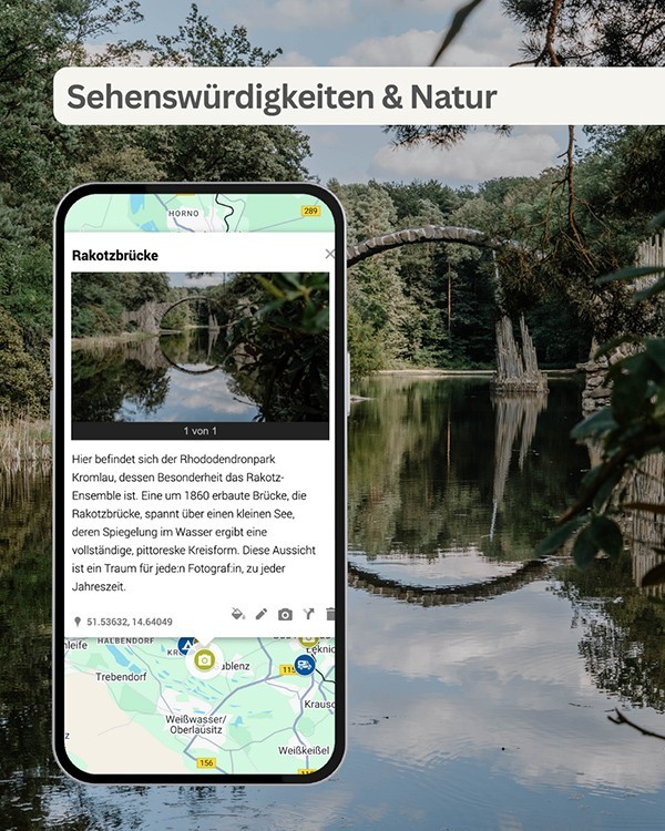 Rakotzbrücke (Steinbogen-Brücke, die sich im Wasser zu einem Kreis spiegelt). Smartphone-Mockup mit Beschreibung der Umgebung.